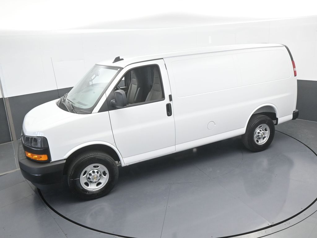 New 2025 Summit White Chevrolet Work Van image 42