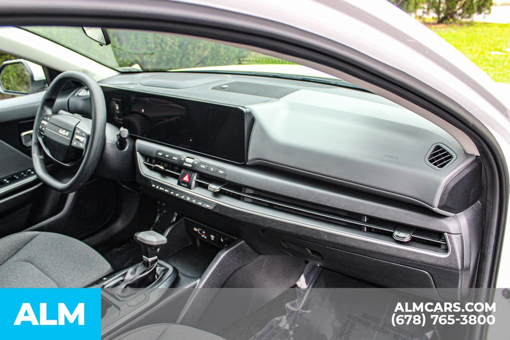 Used 2025 White Kia LXS image 23