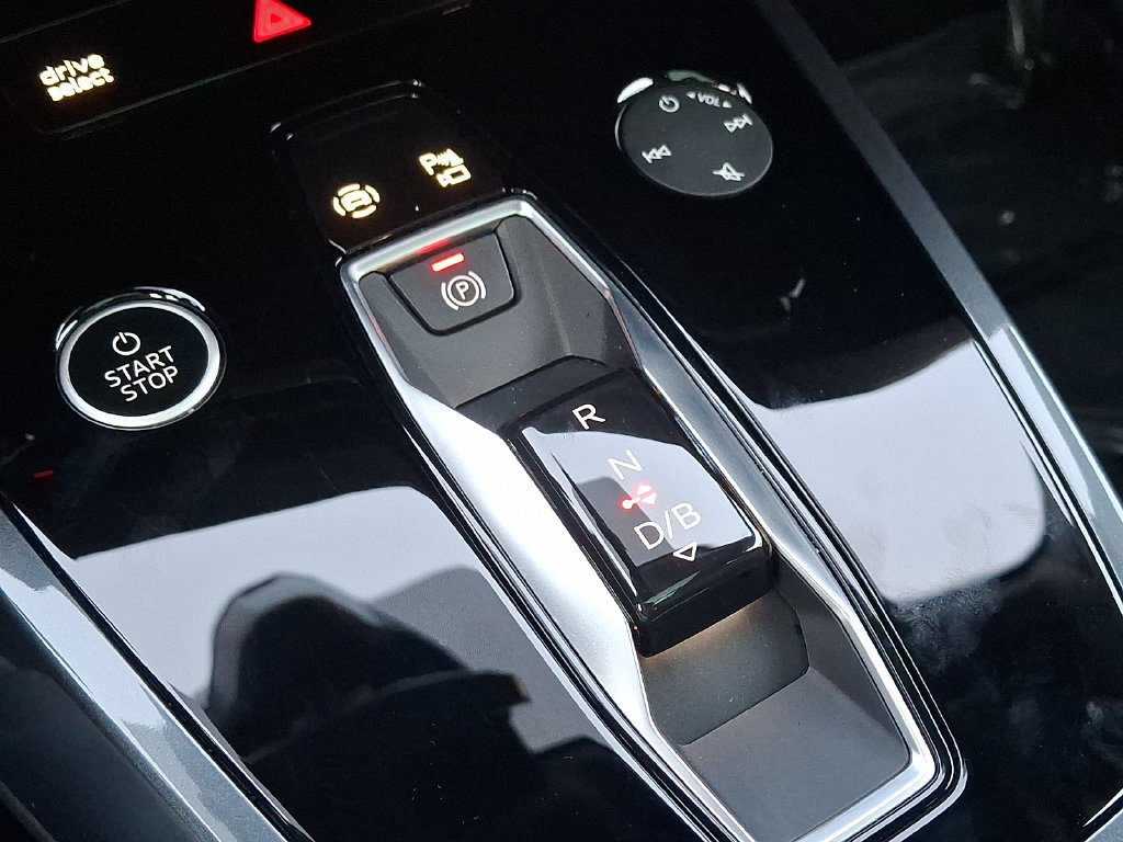 Thumbnail: 2023 Audi Q4 e-tron - 15