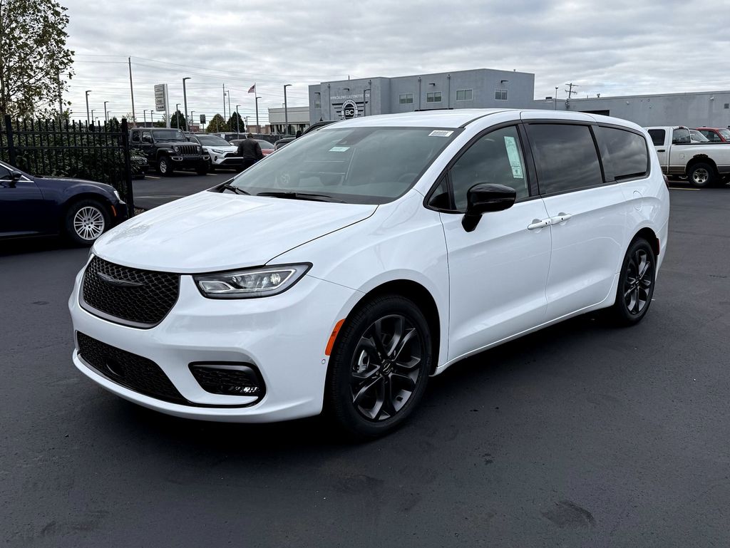 View vehicle photo 3