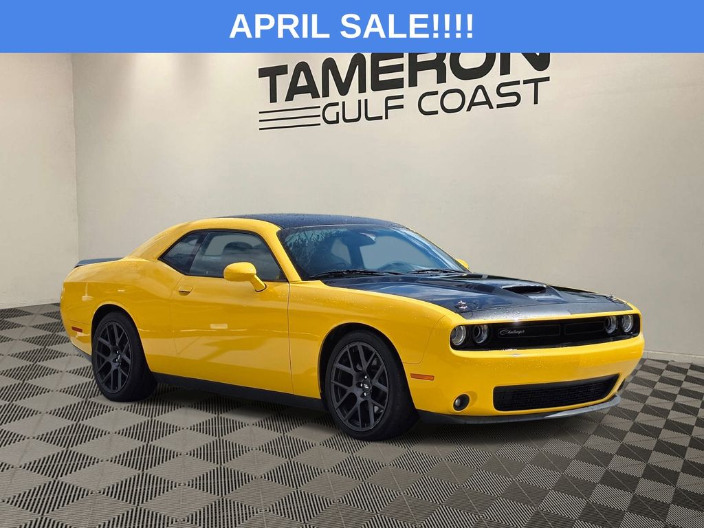 Yellow Jacket Clearcoat 2017 Dodge Challenger R/T RWD Coupe Rear-Wheel Drive 6-Speed Manual