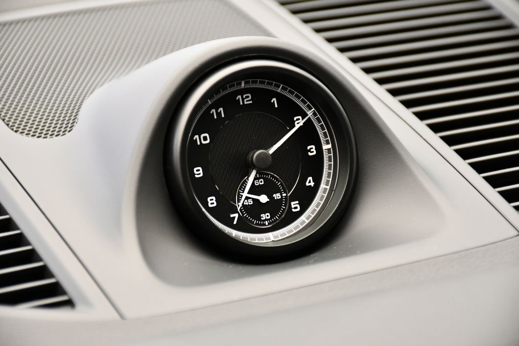 Thumbnail: 2026 Porsche Macan - 21