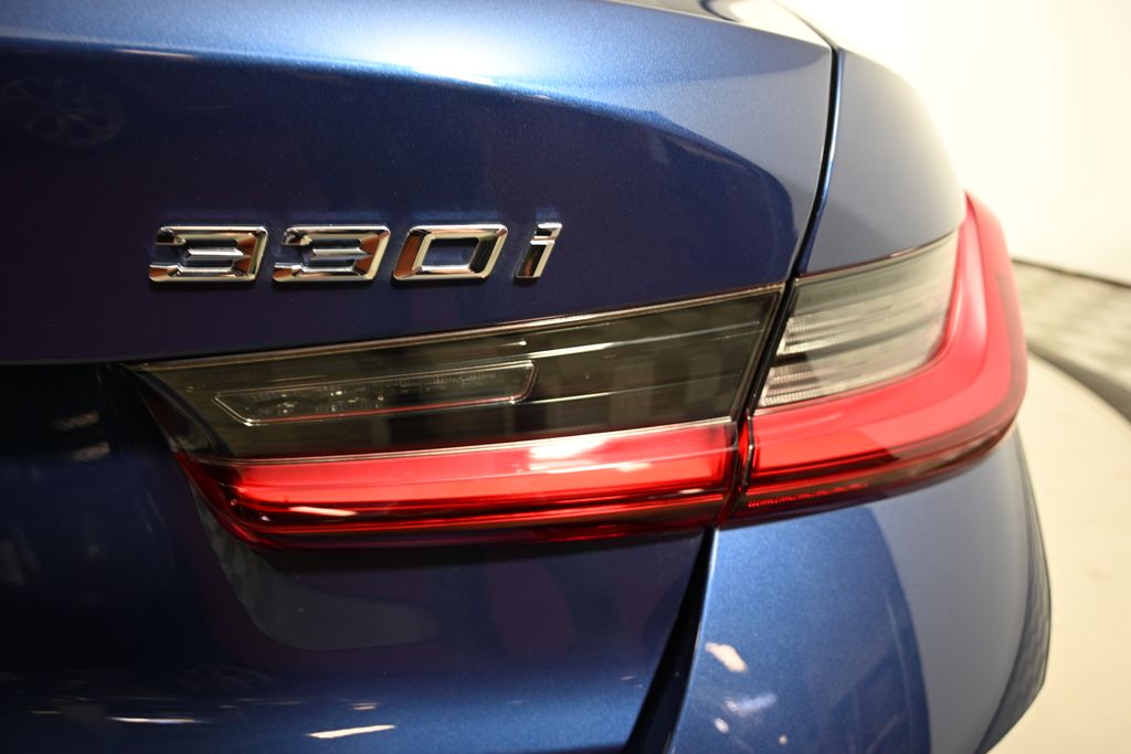 Thumbnail: 2024 BMW 3 Series - 11