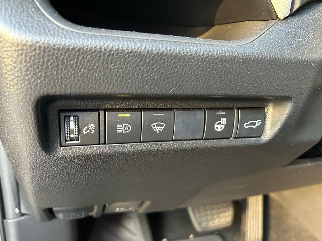 2019 Toyota RAV4 XLE Premium 18