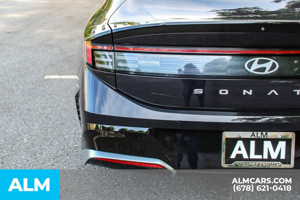 Used 2025 Blue Hyundai SEL image 13