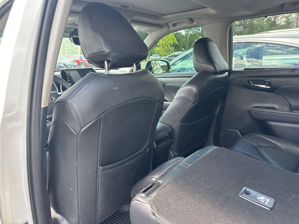 2022 Toyota Highlander XLE FWD SUV
