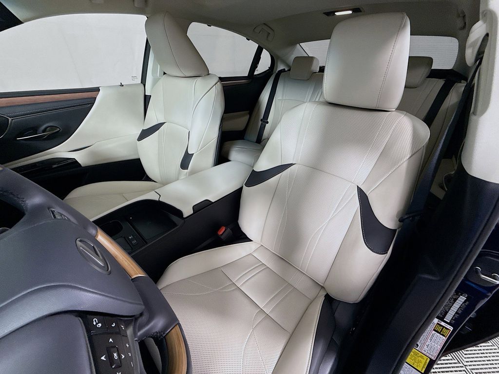 Thumbnail: 2025 Lexus ES - 21