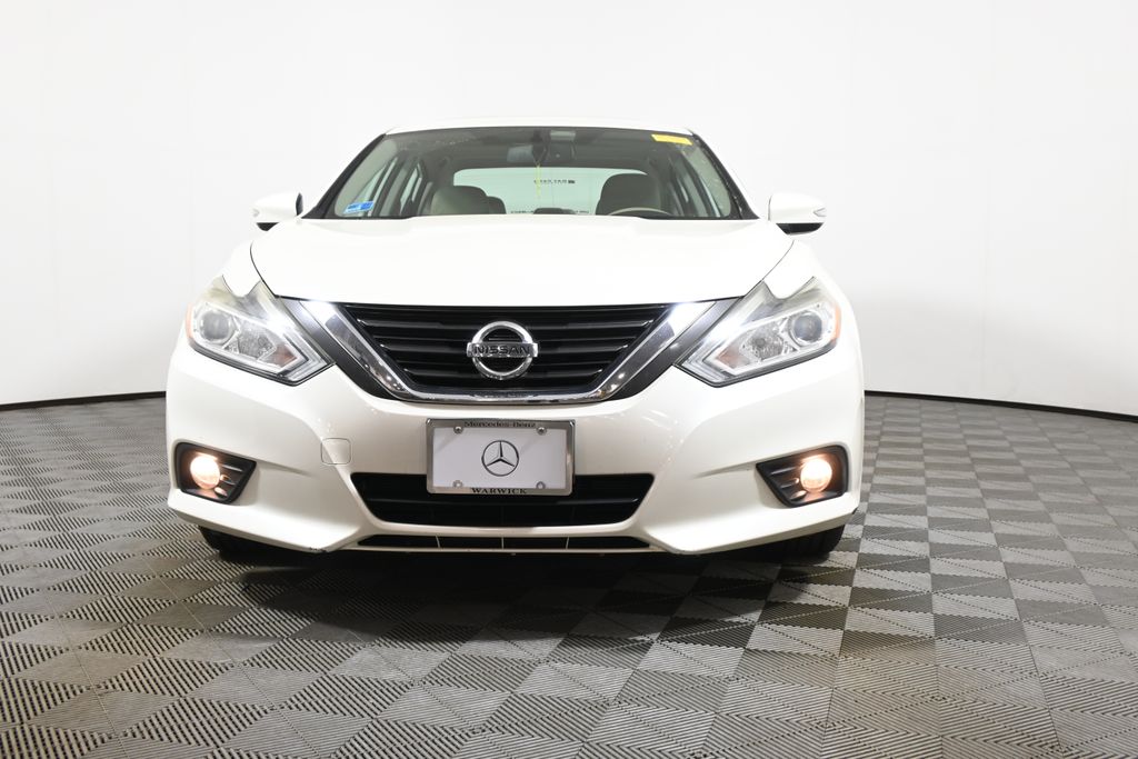 Thumbnail: 2016 Nissan Altima - 10