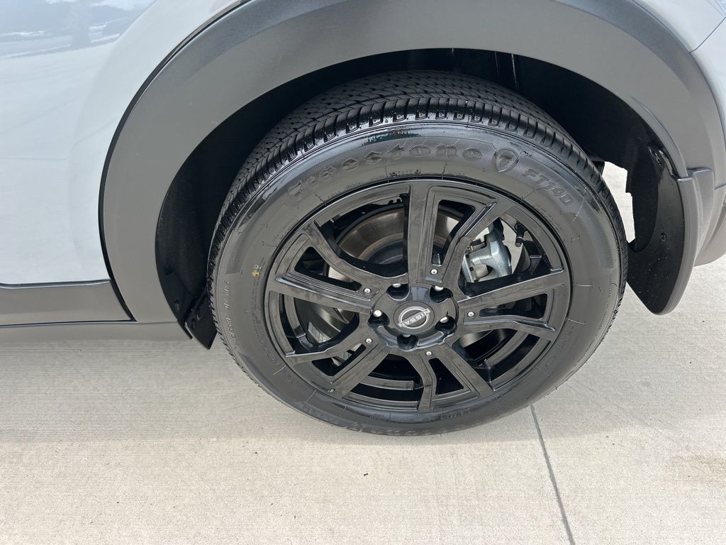 2023 Boulder Gray Pearl Nissan Kicks SR FWD SUV