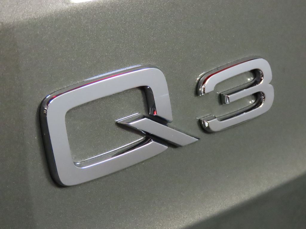 Thumbnail: 2025 Audi Q3 - 9