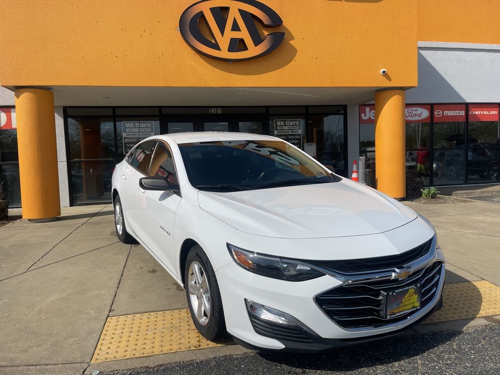 Summit White 2022 Chevrolet Malibu LS FWD Sedan Front-Wheel Drive Continuously Variable Transmission