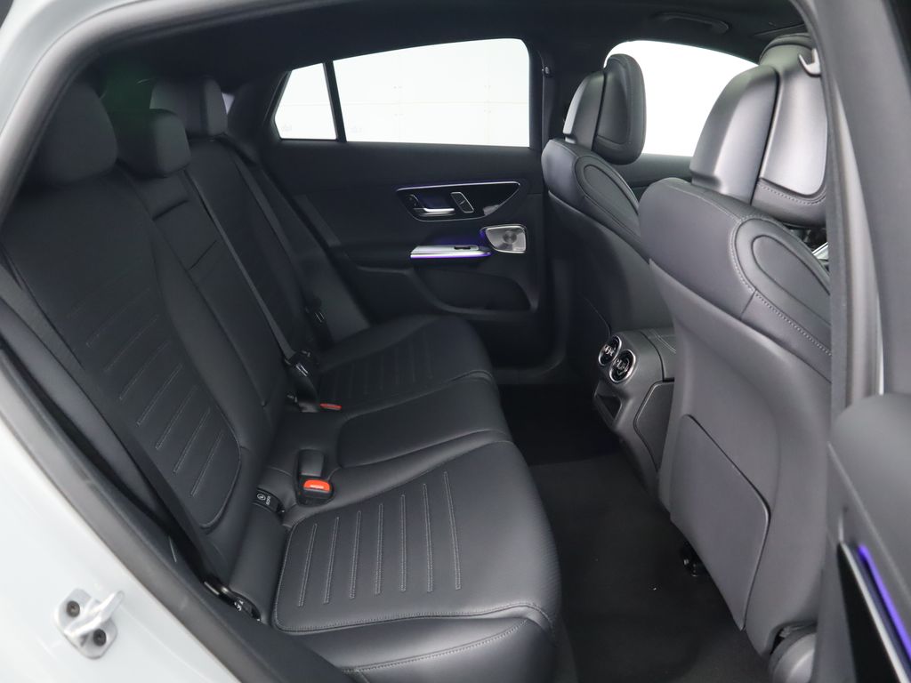 2025 Mercedes-Benz GLC 300 23