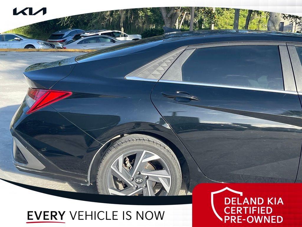 2025 Hyundai Elantra Limited - Photo 3