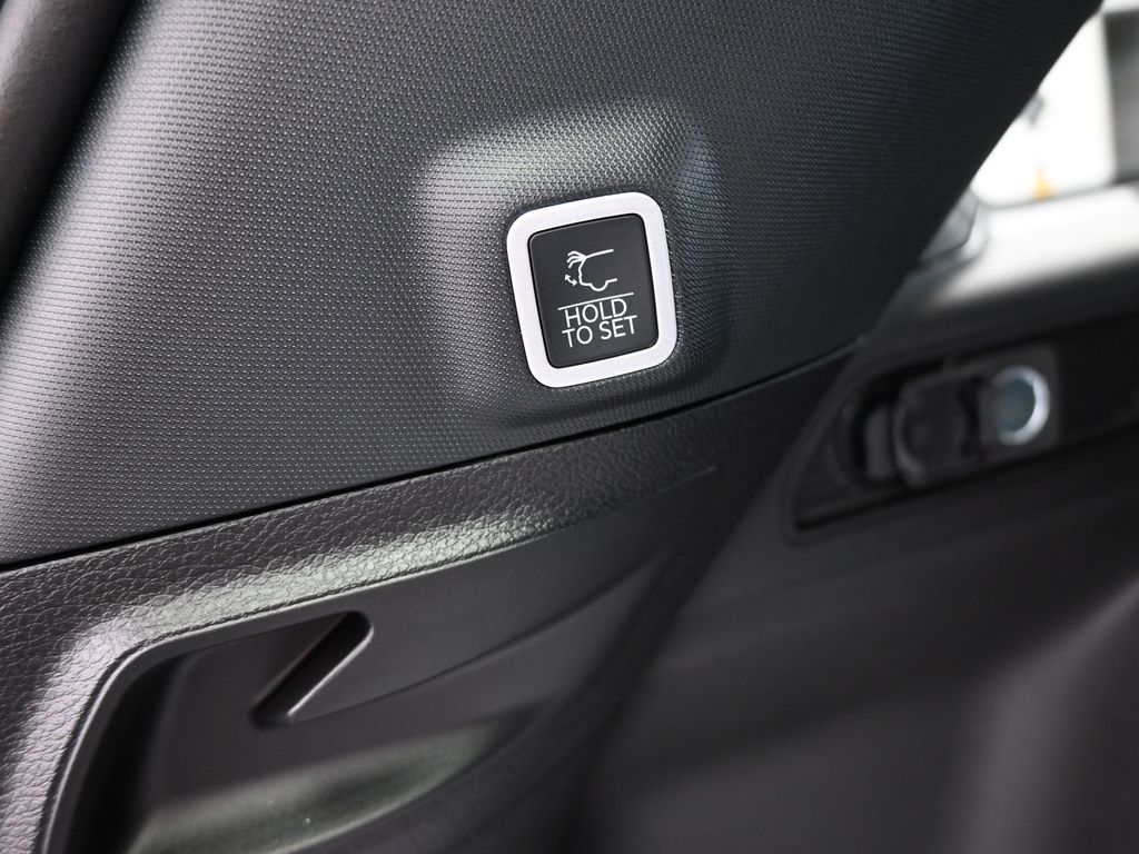 New 2025 Baltic Gray Metallic Clearcoat Jeep Altitude X image 34