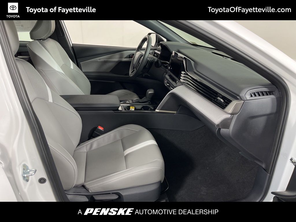 2025 Toyota Camry SE 6