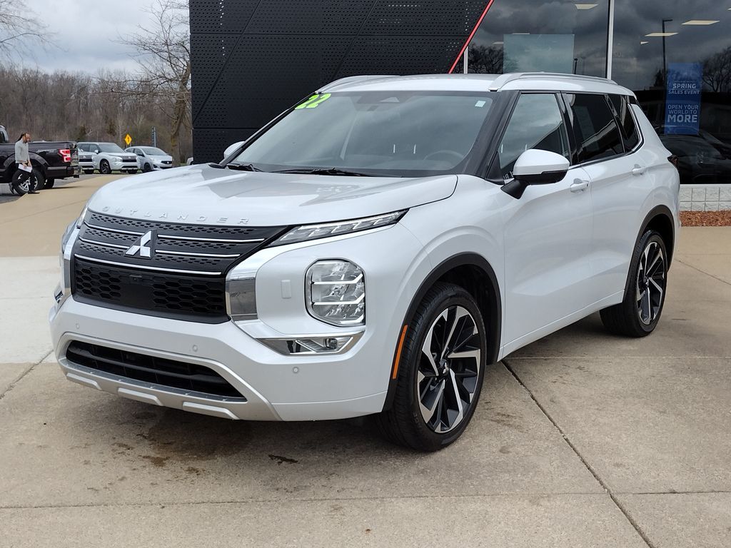 White 2022 Mitsubishi Outlander SEL S-AWC SUV / Crossover All-Wheel Drive Continuously Variable Transmission