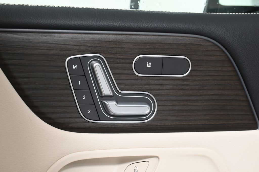 Thumbnail: 2026 Mercedes-Benz GLB - 26