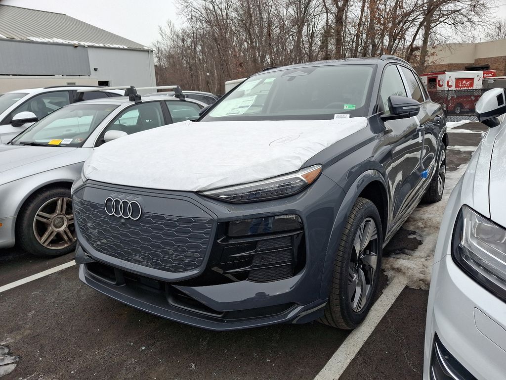 2025 Audi e-tron Premium -
                Vienna, VA