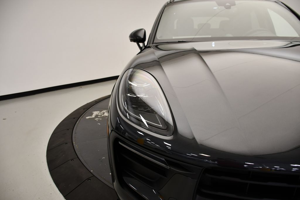 Thumbnail: 2026 Porsche Macan - 13