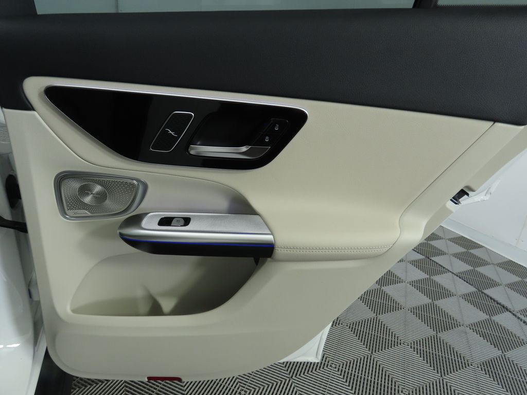 Thumbnail: 2025 Mercedes-Benz GLC - 29