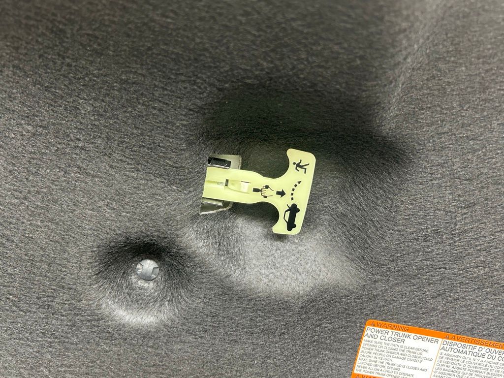 Used 2023 White Lexus 300h image 34