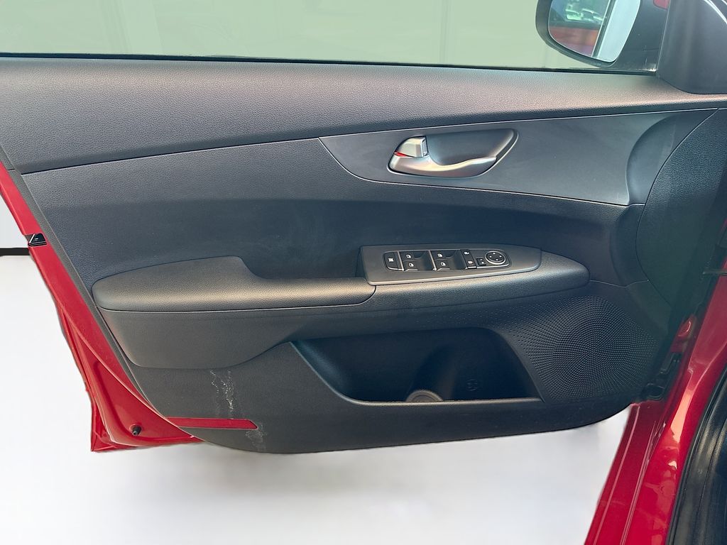 Thumbnail: 2021 Kia Forte - 23