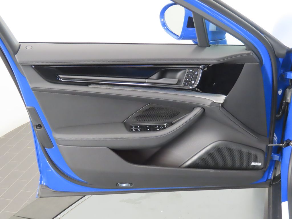 Thumbnail: 2025 Porsche Panamera - 32