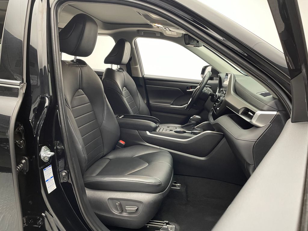 Thumbnail: 2020 Toyota Highlander - 21