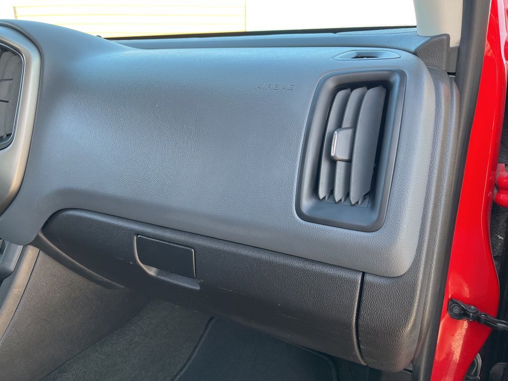 Thumbnail: 2015 Chevrolet Colorado - 28