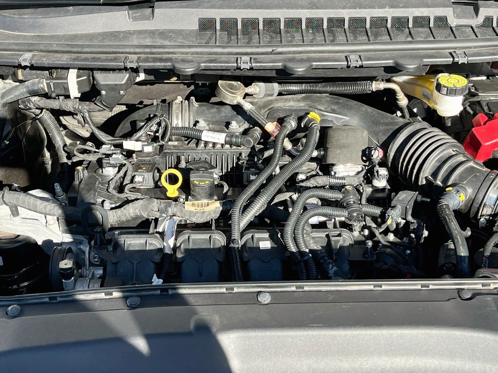 Used 2024 Gray Ford SEL image 31