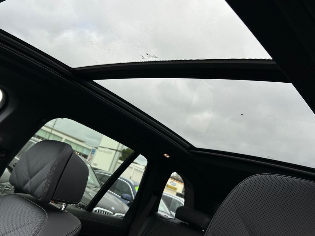 Thumbnail: 2026 BMW X5 - 16