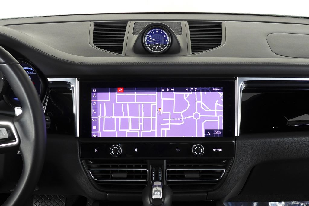 Thumbnail: 2022 Porsche Macan - 26