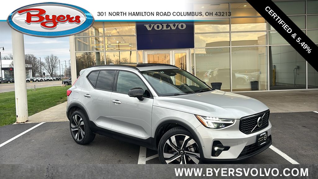 2025 Volvo XC40 B5 Plus Dark Theme AWD