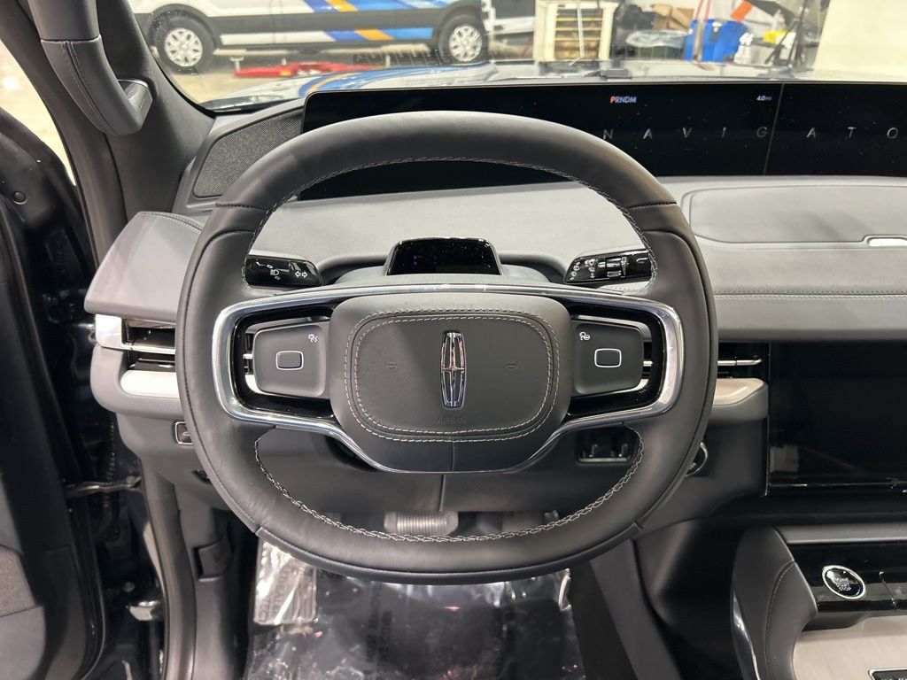 new 2025 Lincoln Navigator car, priced at $100,022