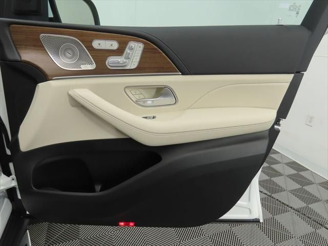 Thumbnail: 2026 Mercedes-Benz GLE - 25