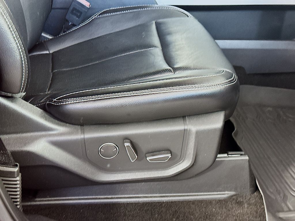 Used 2018 Red Ford Lariat image 22