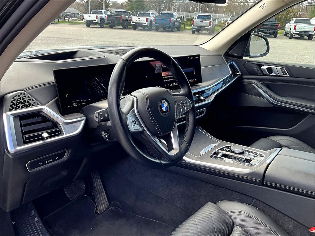 2025 BMW X7 — photo 8