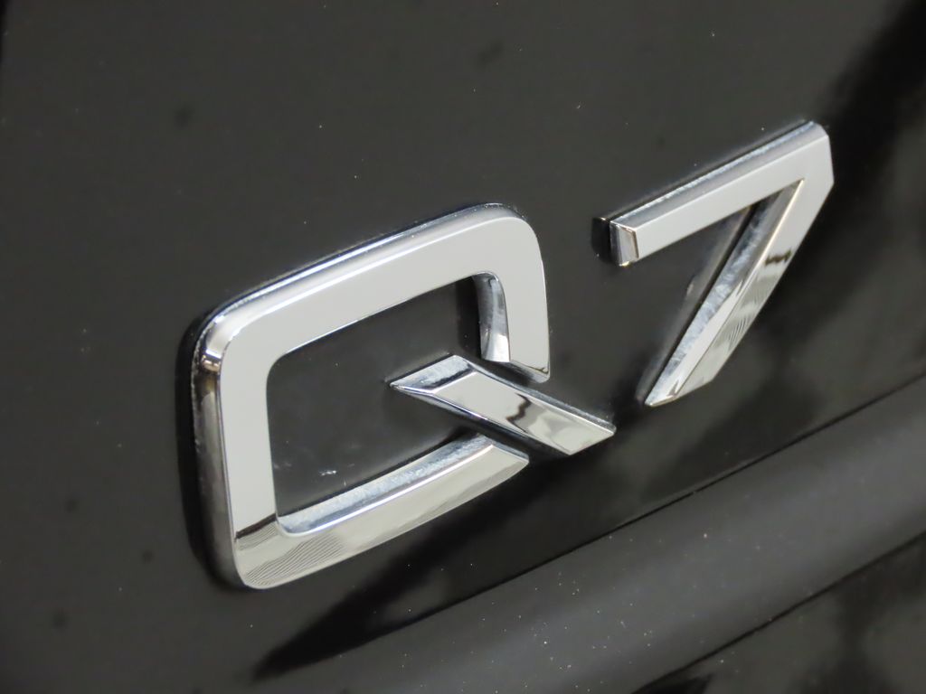 Thumbnail: 2019 Audi Q7 - 9