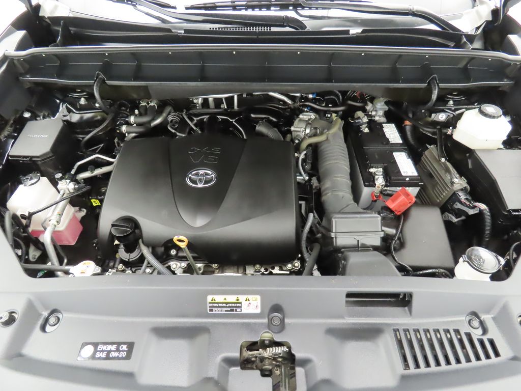 2021 Toyota Highlander LE 29