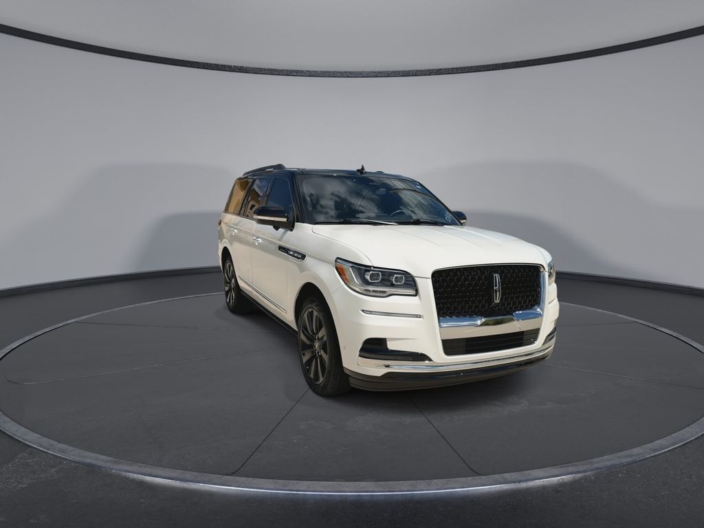 Thumbnail: 2024 Lincoln Navigator - 3