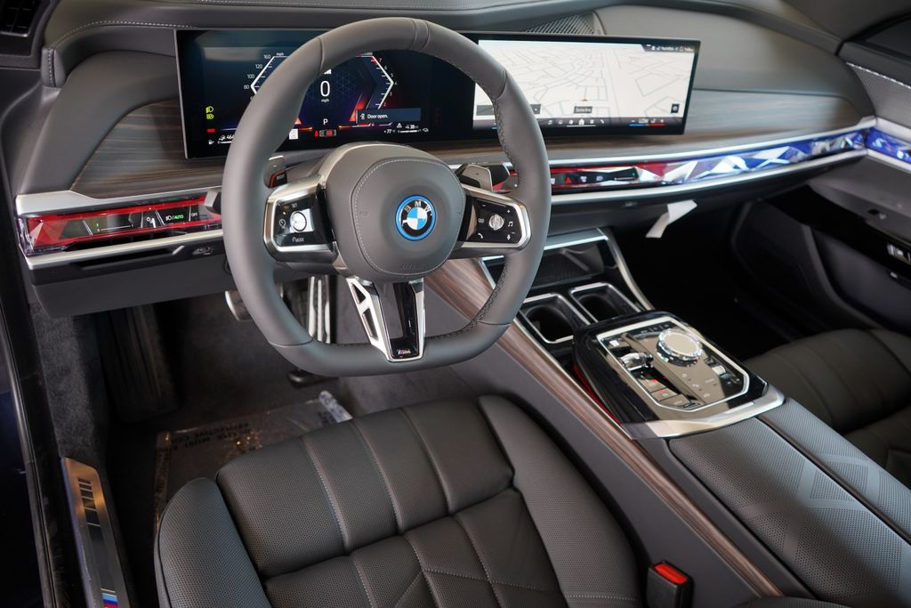 Thumbnail: 2025 BMW 7 Series - 13