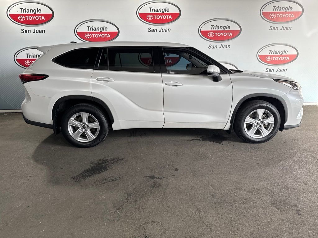 Thumbnail: 2022 Toyota Highlander - 6