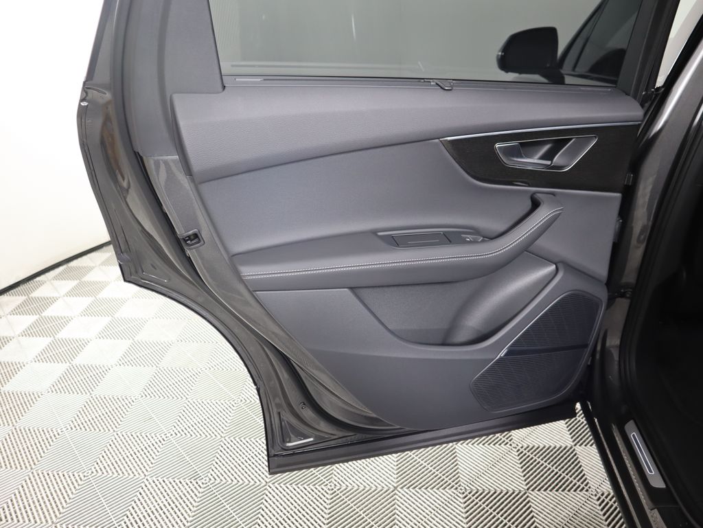 Thumbnail: 2026 Audi Q7 - 30