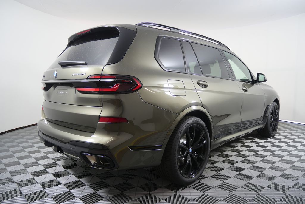 Thumbnail: 2027 BMW X7 - 3
