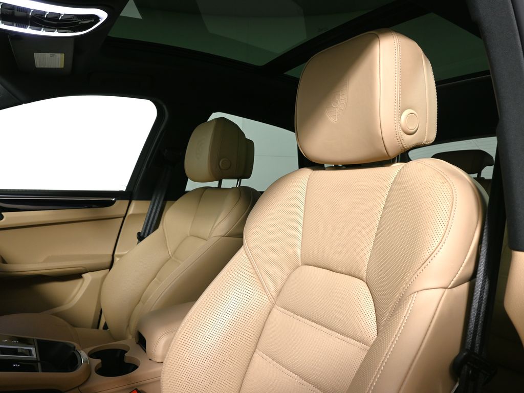 Thumbnail: 2025 Porsche Macan - 14