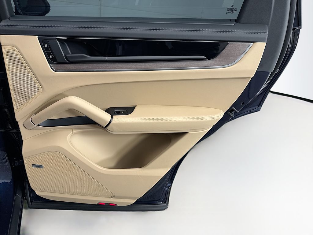 Thumbnail: 2026 Porsche Cayenne - 27