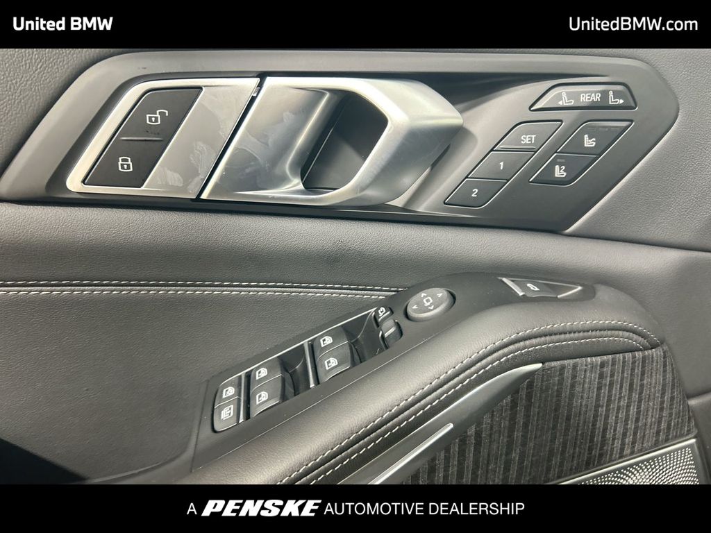 Thumbnail: 2026 BMW X7 - 11