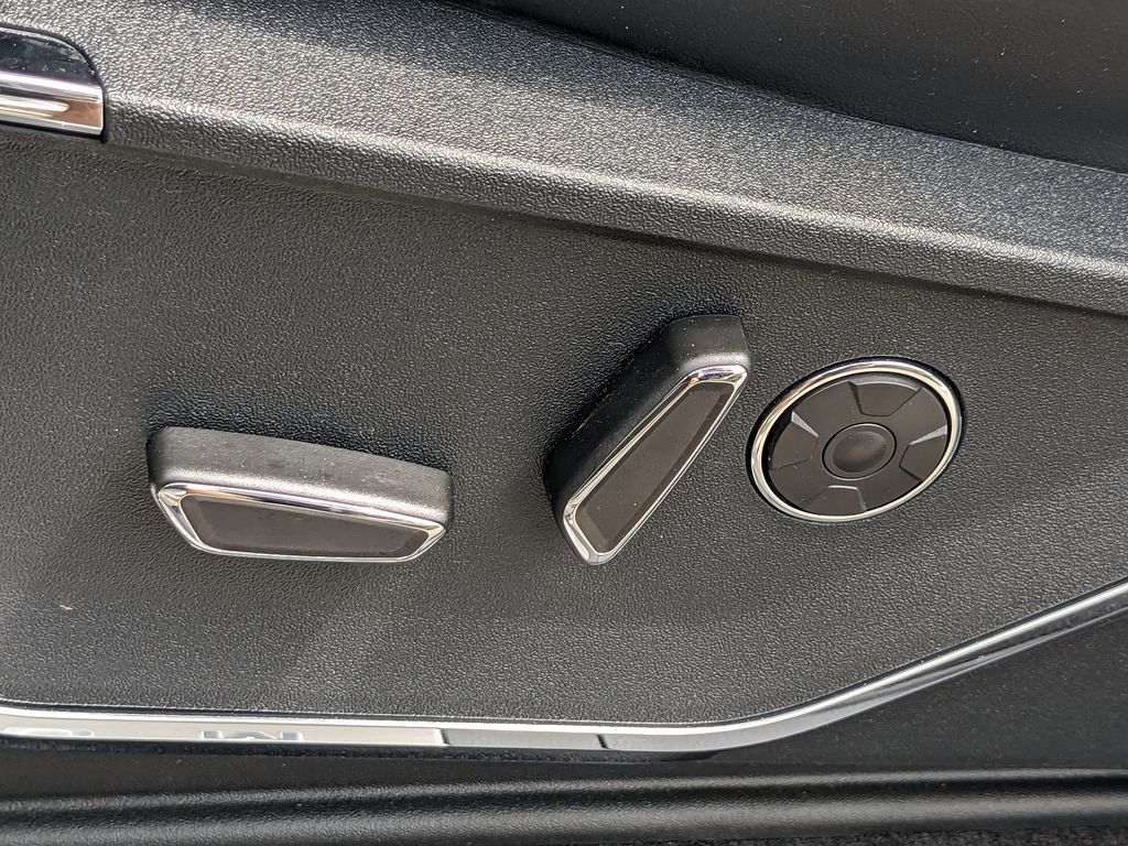 2025 Ford F-150 Lightning Platinum