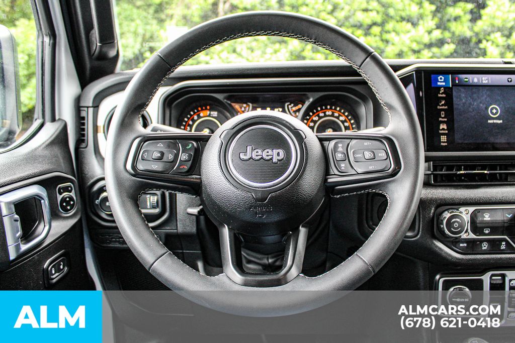Used 2025 White Jeep Sport S image 25