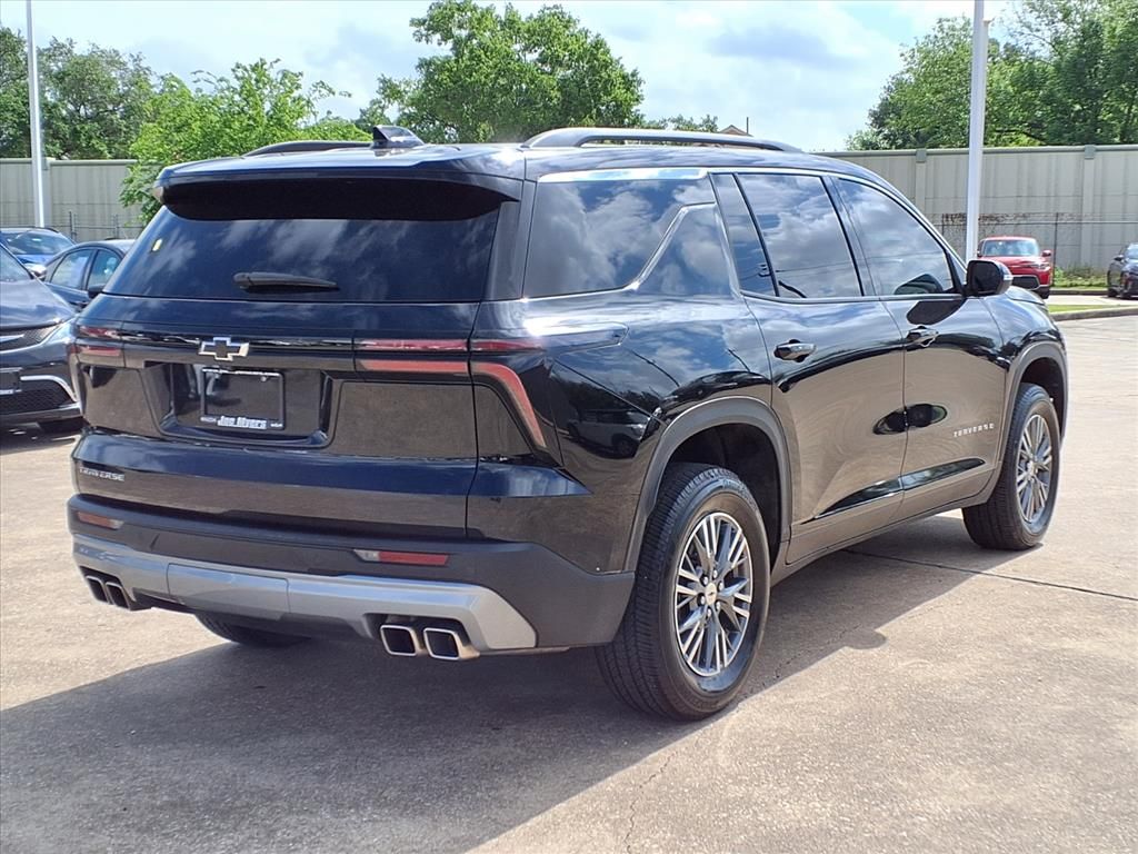 2025 Chevrolet Traverse LT - 3